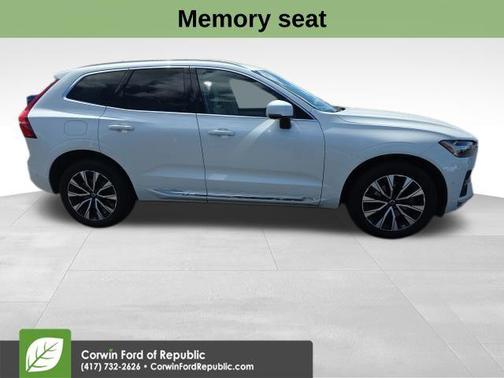Crystal White Metallic 2023 Volvo XC60 B5 Plus Bright Theme