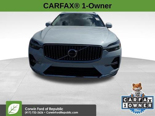 Crystal White Metallic 2023 Volvo XC60 B5 Plus Bright Theme