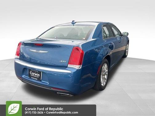 2021 Chrysler 300 Touring