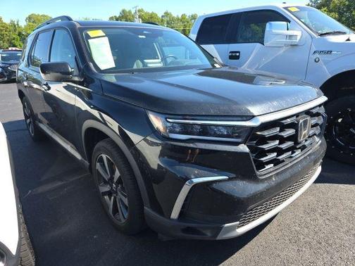 Crystal Black Pearl 2025 Honda Pilot Touring 8-Passenger