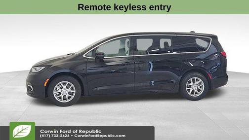 Diamond Black Crystal Pearlcoat 2024 Chrysler Pacifica Touring L