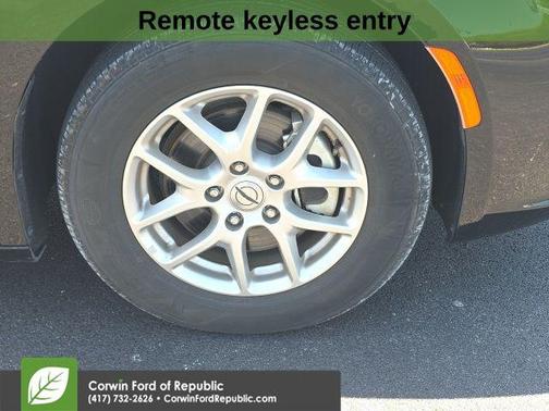 Diamond Black Crystal Pearlcoat 2024 Chrysler Pacifica Touring L