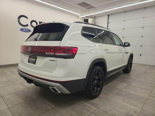 Pure White 2024 Volkswagen Atlas 2.0T SE w/Technology 4MOTION