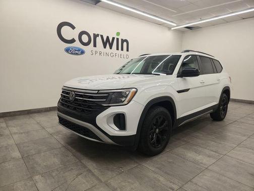Pure White 2024 Volkswagen Atlas 2.0T SE w/Technology 4MOTION