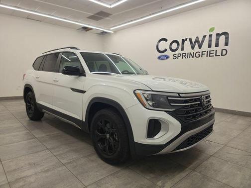 Pure White 2024 Volkswagen Atlas 2.0T SE w/Technology 4MOTION