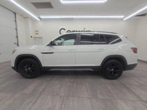 Pure White 2024 Volkswagen Atlas 2.0T SE w/Technology 4MOTION
