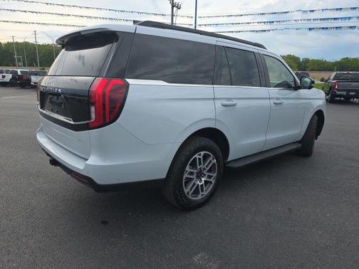 SPACE SILVER METALLIC 2025 Ford Expedition Active