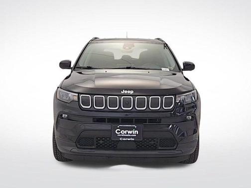 Diamond Black Crystal Pearlcoat 2022 Jeep Compass Latitude