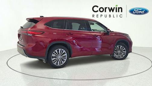 Pearl 2021 Toyota Highlander Platinum