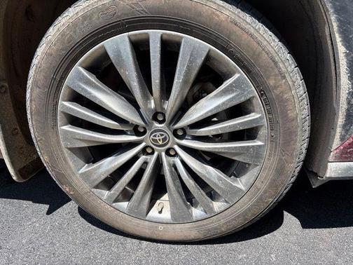 Pearl 2021 Toyota Highlander Platinum