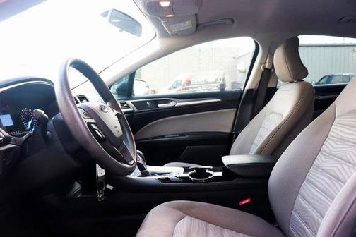 Photo 5 of 25 of 2016 Ford Fusion S