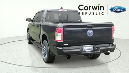 Diamond Black Crystal Pearlcoat 2024 RAM 1500 Big Horn/Lone Star