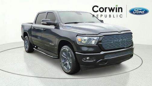 Diamond Black Crystal Pearlcoat 2024 RAM 1500 Big Horn/Lone Star