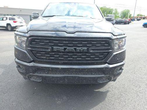 Diamond Black Crystal Pearlcoat 2024 RAM 1500 Big Horn/Lone Star