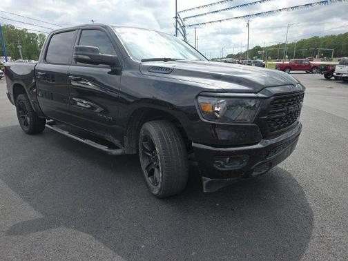 Diamond Black Crystal Pearlcoat 2024 RAM 1500 Big Horn/Lone Star
