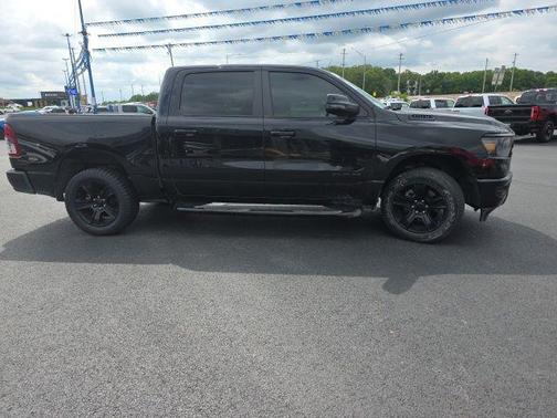 Diamond Black Crystal Pearlcoat 2024 RAM 1500 Big Horn/Lone Star