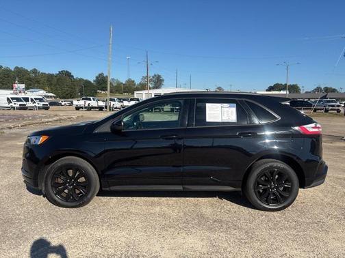 2022 Ford Edge SE