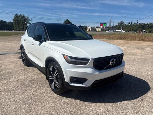 2020 Volvo XC40 T5 R-Design