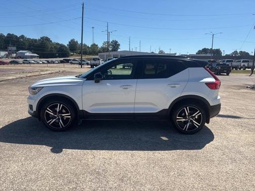 2020 Volvo XC40 T5 R-Design