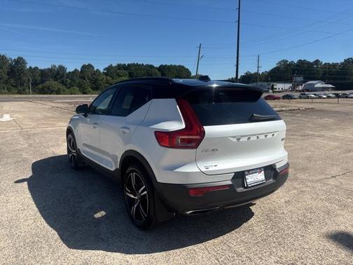 2020 Volvo XC40 T5 R-Design
