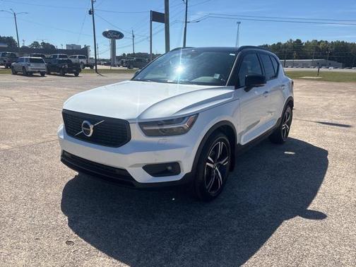 2020 Volvo XC40 T5 R-Design