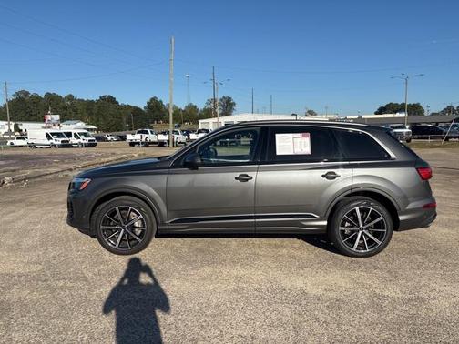 2025 Audi Q7 45 Premium Plus