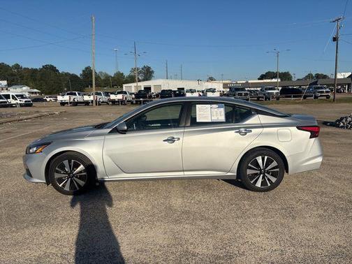 2022 Nissan Altima 2.5 SV