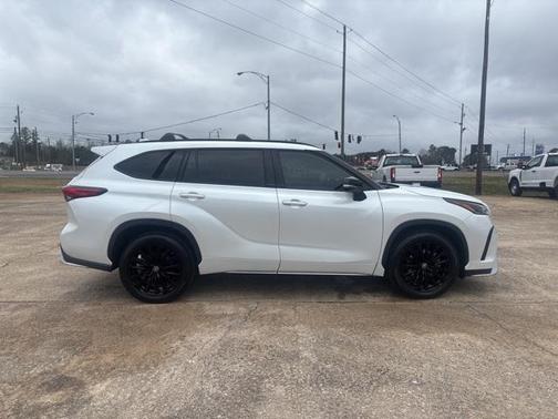 2023 Toyota Highlander XSE