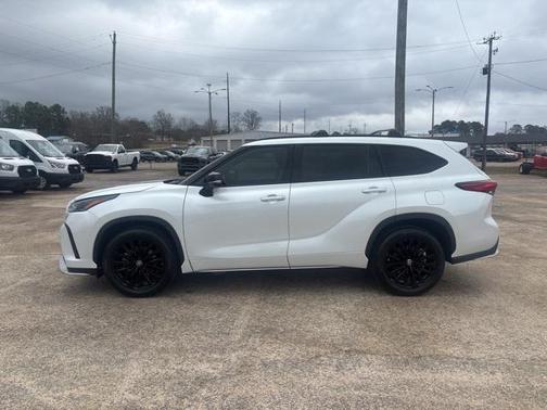 2023 Toyota Highlander XSE