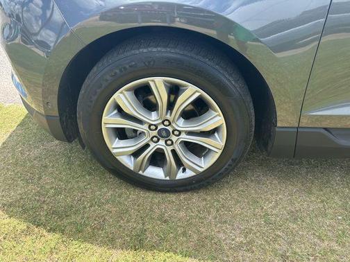 Magnetic Metallic 2019 Ford Edge Titanium