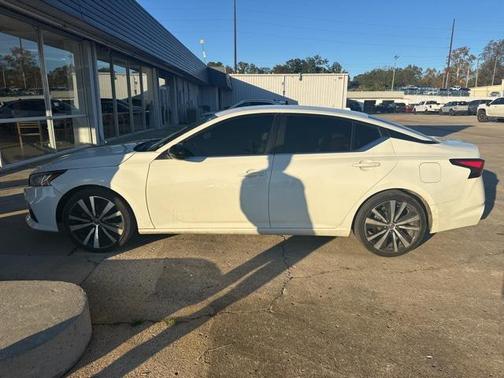 2022 Nissan Altima SR FWD
