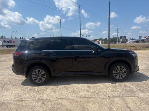 2024 Nissan Pathfinder S 4WD