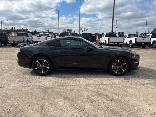 2022 Ford Mustang EcoBoost