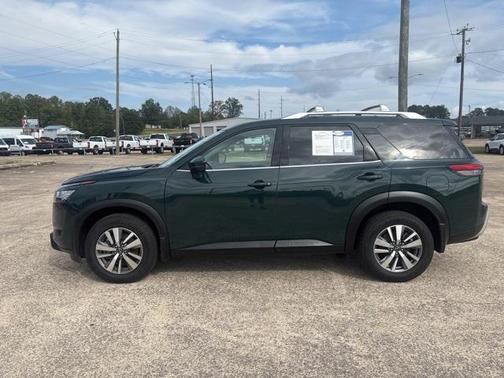 2023 Nissan Pathfinder SL 4WD