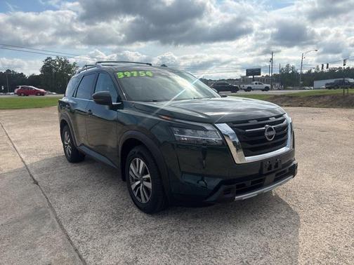 2023 Nissan Pathfinder SL 4WD