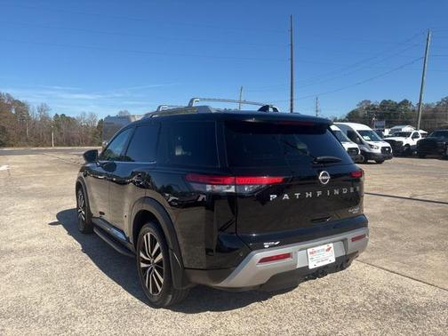 2023 Nissan Pathfinder Platinum 4WD
