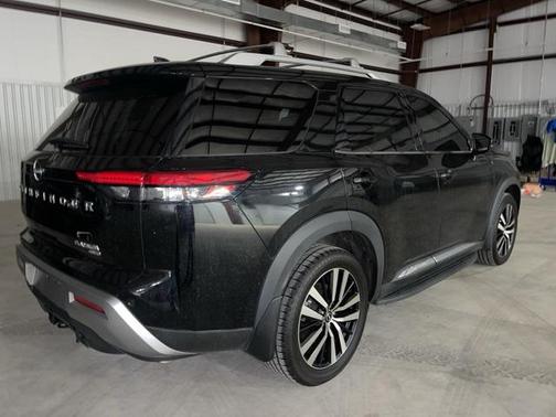 2023 Nissan Pathfinder Platinum 4WD