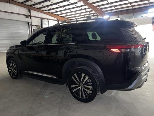 2023 Nissan Pathfinder Platinum 4WD