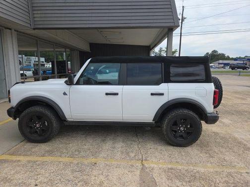 Oxford White 2024 Ford Bronco Black Diamond