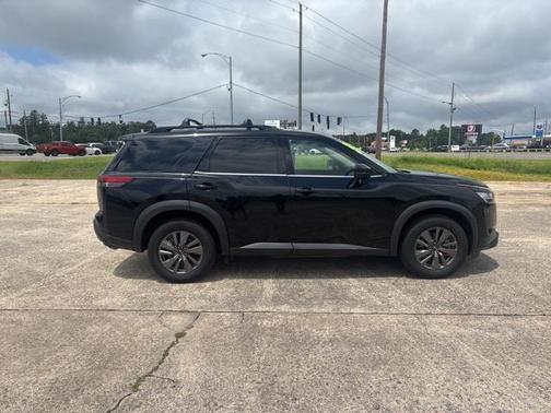 2022 Nissan Pathfinder SV 4WD