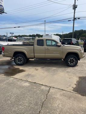 Tan 2016 Toyota Tacoma SR5