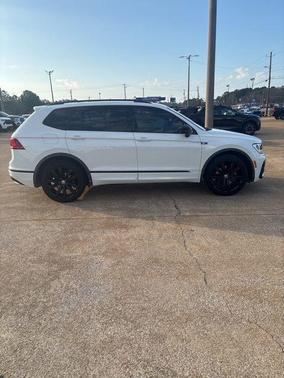 2021 Volkswagen Tiguan 2.0T SE R-Line Black