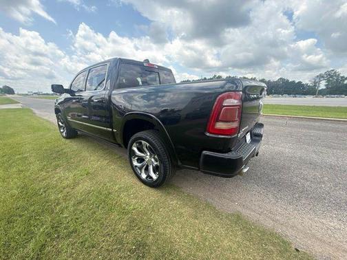 Diamond Black Crystal Pearlcoat 2019 RAM 1500 Limited