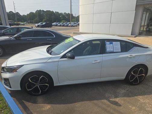 2024 Nissan Altima SR FWD