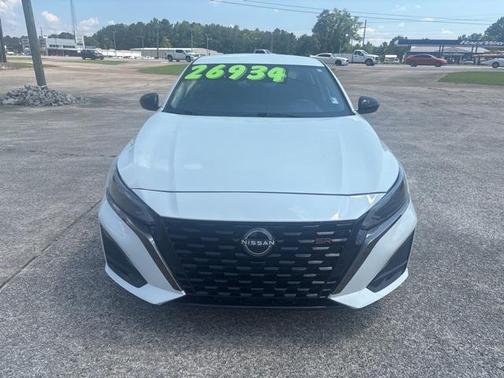 2024 Nissan Altima SR FWD