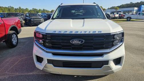 Star White Metallic Tri-Coat 2026 Ford Expedition Max Platinum