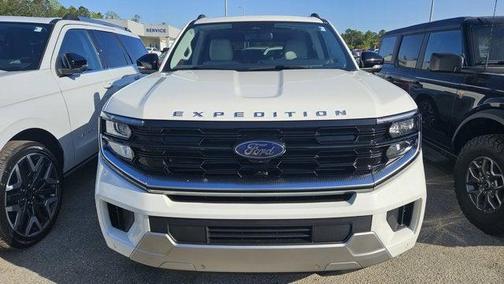 Star White Metallic Tri-Coat 2026 Ford Expedition Max Platinum