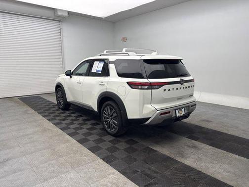 2024 Nissan Pathfinder SL 4WD