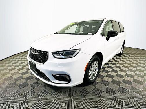 2024 Chrysler Pacifica Touring-L