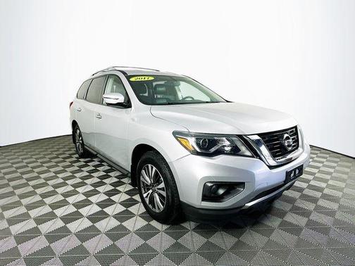 2017 Nissan Pathfinder SL
